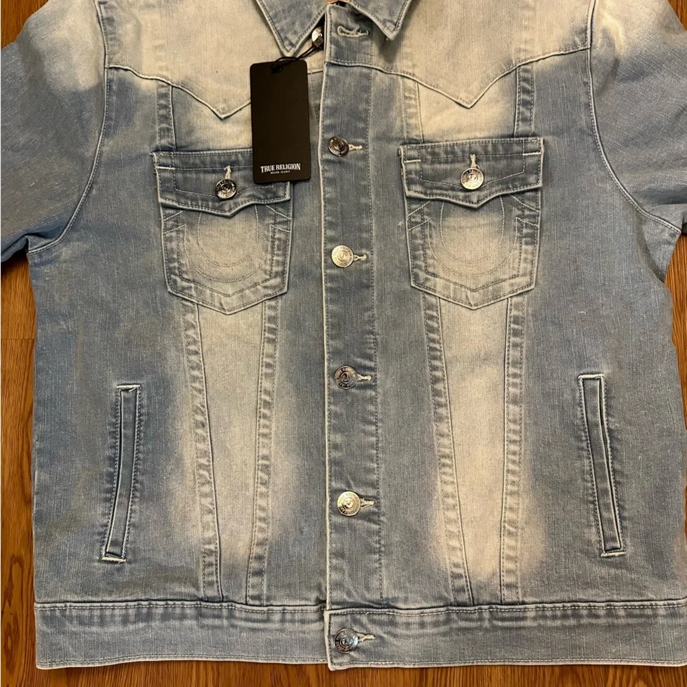True Religion Jimmy SN Trucker Jacket Light Showers‎ Blue Fade Mens Medium NWT
